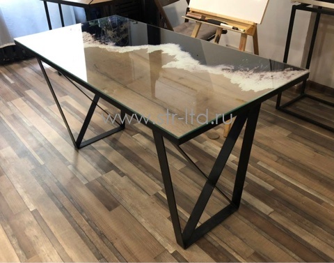 стол с рисунком моря, имитация моря на столе 